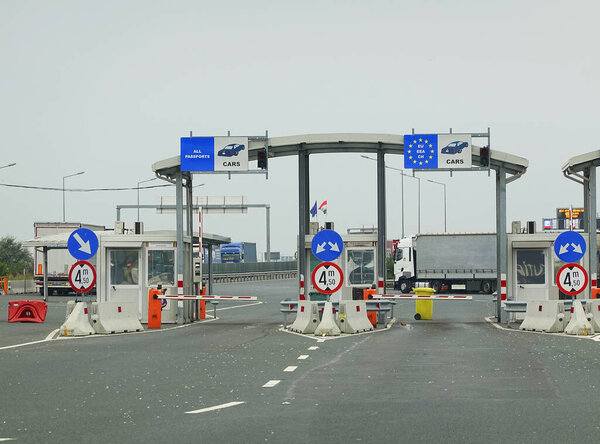 Cars waiting at teh Nadlac frontier, Romania, Europe