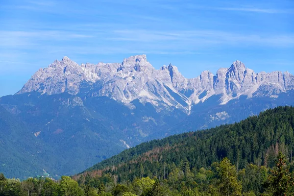 意大利白云石San Martino Castrozza附近著名的Pale San Martino的夏景 — 图库照片