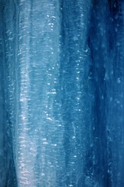 Buz yüzeyinin dokusu. Kış arkaplanı, buz kristalleri şeklinde şenlikli arka plan