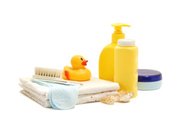 Beyaz arka plan üzerinde izole bebek banyo aksesuarları