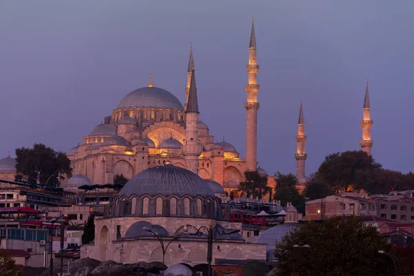 Blick auf neue Moschee, Yeni Cami in Istanbul, Türkei. — Stockfoto