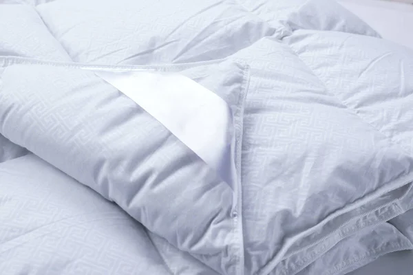 Angolo Una Coperta Piumino Bianco Primo Piano Coperta Sfondo Bianco — Foto Stock