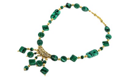 Yeşil mücevher çizgisi olan Malachite Zümrüt zinciri