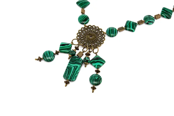 Cadeia de Malaquita Esmeralda com linha de jóias verdes — Fotografia de Stock