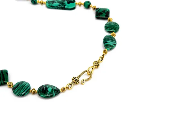 Cadeia de Malaquita Esmeralda com linha de jóias verdes — Fotografia de Stock