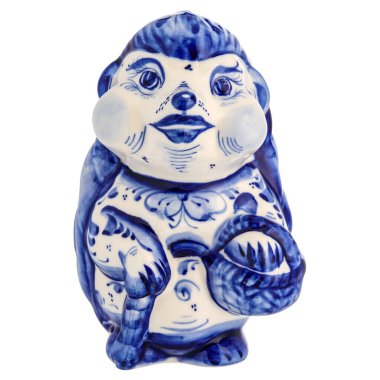 Kirpi figürlü heykel porselen seramik beyaz arka planda izole. Kobalt mavisi Gzhel 'in geleneksel halk resmidir. Binanın içi için dekor.