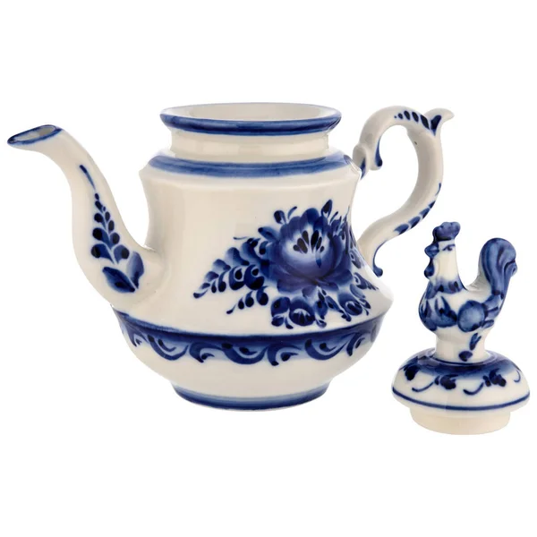 茶壶水壶 金银花雕塑 瓷瓷雕塑品 白色背景 钴蓝彩绘是一种传统的民族彩绘 房地内部装修 — 图库照片
