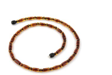 Baltık kolyesi, beyazı da kapsayan şeffaf bal rengi, lüks boncuklardan yapılmıştır. Seçici yumuşak odaklanmayı kapat. Metin için boşluk