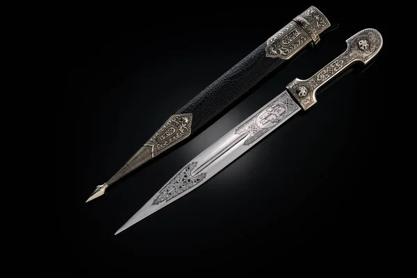 Suvenýr Sbírková Stříbrná Dýka Pochvou Černém Luxusní Zbraně Tradičními Keltskými — Stock fotografie