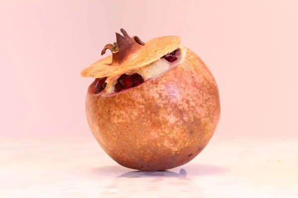 Delicious Natural Vitamin Sliced Pomegranate — Stock Photo, Image