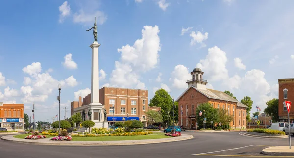 2021年8月21日 ダウンタウンのスチューベン郡兵士記念碑 裁判所および事業地区 — ストック写真