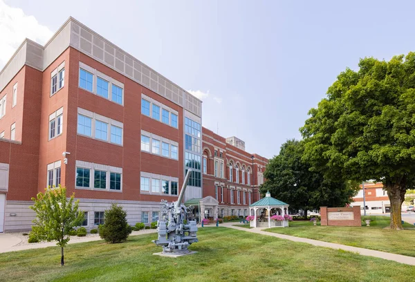 Bloomfield Indiana Usa August 2021 Greene County Courthouse Aircraft Gun — Stock Photo, Image