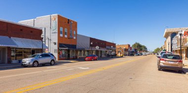 Walnut Ridge, Arkansas, ABD - 18 Ekim 2021: Ana caddedeki eski iş bölgesi