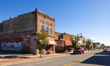 Paragould, Arkansas, ABD - 18 Ekim 2021: Pruett caddesi boyunca eski iş bölgesi