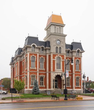 Defiance, Ohio, ABD - 24 Ekim 2021: Tarihi Defiance İlçe Mahkemesi