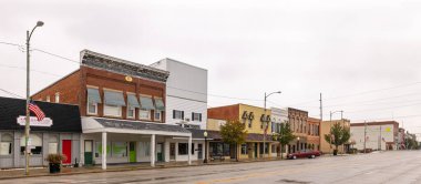 Wauseon, Ohio, ABD - 24 Ekim 2021: Fulton Caddesi üzerindeki Tarihi İş Bölgesi