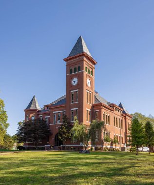 Augusta, Arkansas, ABD - 18 Ekim 2021: Tarihi Woodruff İlçe Adliyesi