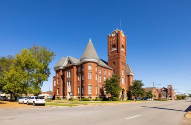 Newport, Arkansas, ABD - 18 Ekim 2021: Tarihi Jackson İlçe Mahkemesi