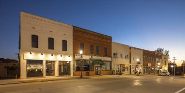 Jackson, Missouri, ABD - 18 Ekim 2021: Ana Cadde 'deki eski iş bölgesi