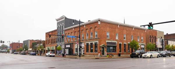 Defiance, Ohio, ABD - 24 Ekim 2021: Clinton Caddesi boyunca uzanan Tarihi İş Bölgesi