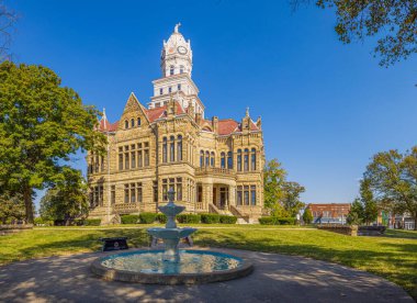 Paris, Illinois, ABD - 28 Eylül 2021: Tarihi Edgar County Adliyesi