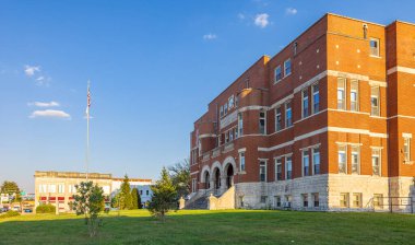 Robinson, Illinois, ABD - 28 Eylül 2021: Tarihi Crawford İlçe Mahkemesi