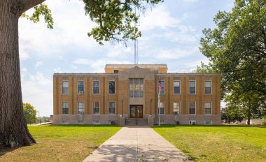 McLeansboro, Illinois, ABD - 1 Ekim 2021: Tarihi Hamilton İlçe Mahkemesi