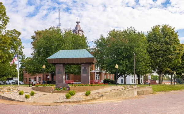 Albion Illinois Usa Oktober 2021 Edwards County Memorial Plaza Bredvid — Stockfoto