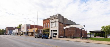 Mount Carmel, Illinois, ABD - 1 Ekim 2021: Market Caddesi 'ndeki eski iş bölgesi