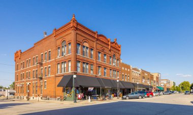 Charleston, Illinois, ABD - 28 Eylül 2021 Monroe Bulvarı 'ndaki Eski İş Bölgesi