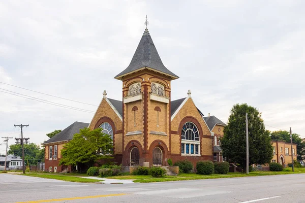 Kahire, Illinois, ABD - 18 Ağustos 2021: Washington Bulvarı 'ndaki Eski Kilise