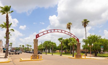 Harlingen, Teksas, ABD - 24 Haziran 2021: Van Buren Bulvarı 'ndaki eski iş bölgesi