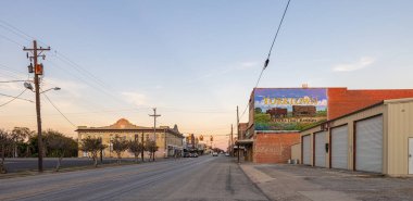 Yorktown, Teksas, ABD - 25 Eylül 2021: Ana Cadde 'deki eski iş bölgesi