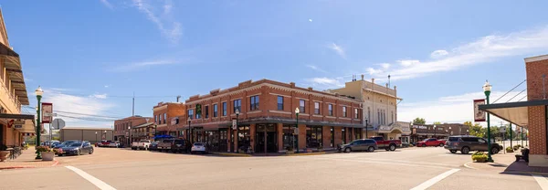 Conroe, Teksas, ABD - 17 Ekim 2021 Simonton ve Main Streets 'teki eski iş bölgesi