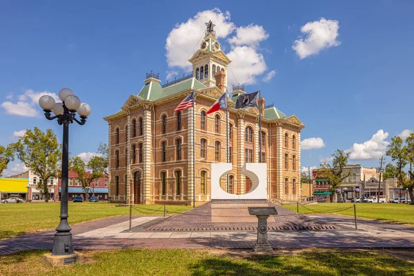 Wharton, Teksas, ABD - 20 Eylül 2021 Wharton Eyalet Mahkemesi ve Gaziler Anıtı