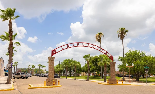 Harlingen, Teksas, ABD - 24 Haziran 2021: Van Buren Bulvarı 'ndaki eski iş bölgesi