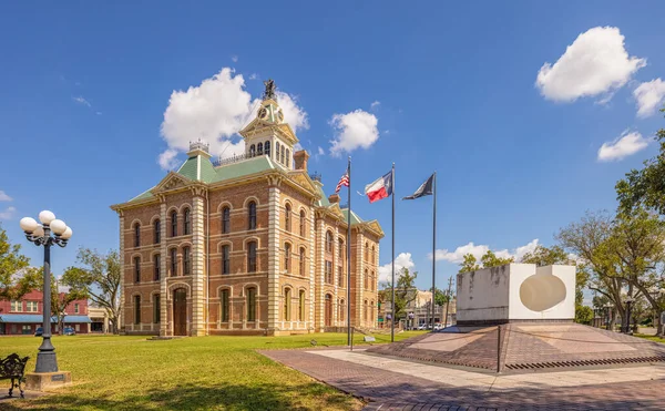Wharton, Teksas, ABD - 20 Eylül 2021 Wharton Eyalet Mahkemesi ve Gaziler Anıtı