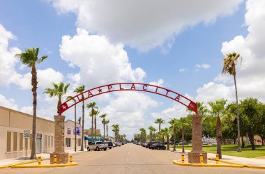 Harlingen, Teksas, ABD - 24 Haziran 2021: Van Buren Bulvarı 'ndaki eski iş bölgesi