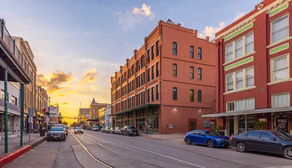 Galveston, Teksas, ABD - 23 Kasım 2021: Postane Caddesi 'ndeki eski iş bölgesi