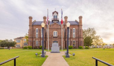 Merkez, Teksas, ABD - 17 Ekim 2021: Tarihi Shelby İlçe Mahkemesi