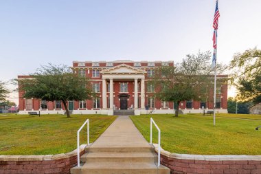 Groveton, Teksas, ABD - 26 Eylül 2021: Trinity County Adliyesi