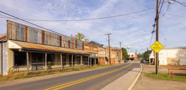 Hemphill, Teksas, ABD - 17 Ekim 2021: Worth Caddesi 'ndeki eski iş bölgesi