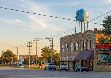 Runge, Teksas, ABD - 25 Eylül 2021: Helena Caddesi 'ndeki eski iş bölgesi