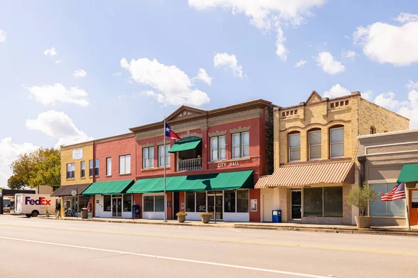 Edna, Teksas, ABD - 20 Eylül 2021: Ana Cadde 'deki eski iş bölgesi