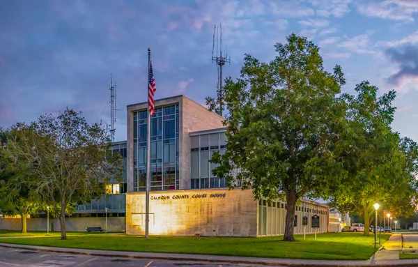 Port Lavaca, Teksas, ABD - 18 Eylül 2021: Calhoun County Adliyesi