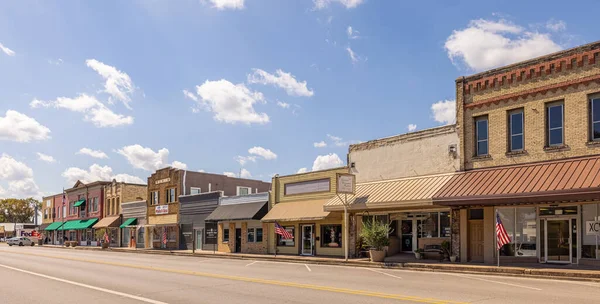 Edna, Teksas, ABD - 20 Eylül 2021: Ana Cadde 'deki eski iş bölgesi