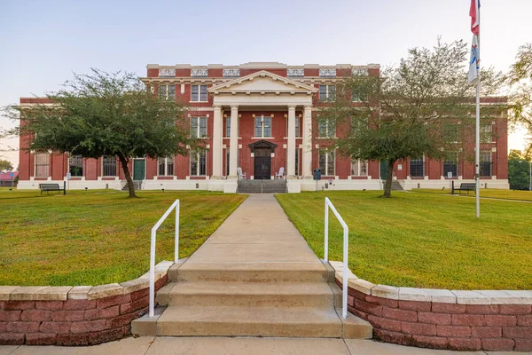 Groveton, Teksas, ABD - 26 Eylül 2021: Trinity County Adliyesi