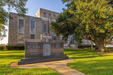 Rusk, Teksas, ABD - 26 Eylül 2021: Cherokee İlçe Mahkemesi ve Cherokee İlçe Barış Memurları Anıtı