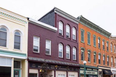 Adrian, Michigan, ABD - 24 Ekim 2021: Ana Cadde 'deki eski iş bölgesi