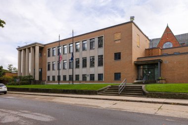 Manistee, Michigan, ABD - 22 Ekim 2021: The Manistee County Adliyesi